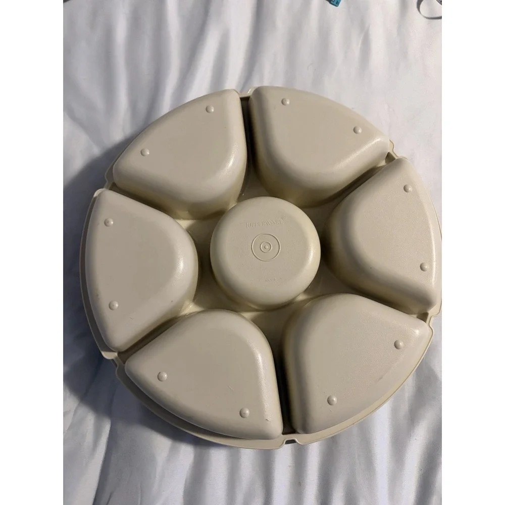 Tupperware Beige‎ Round Plastic Serving Tray 6 Compartments